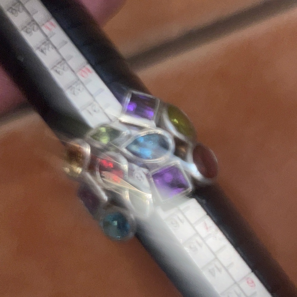 BEAUTIFUL MULTI STONE RING - Picture 13 of 14